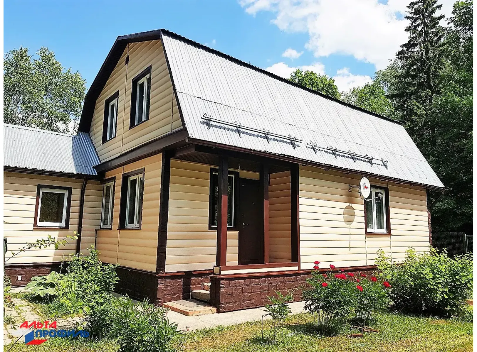 Виниловый сайдинг Альта-Профиль АЛЬТА БРУС Дуб светлый 3000x293x1.1