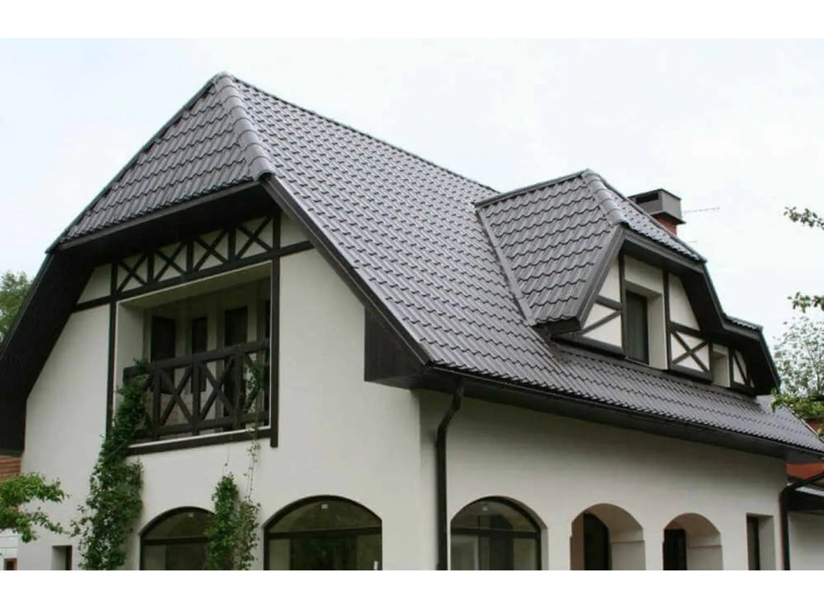 Металлочерепица Grand Line Kvinta Uno 0,5 Quarzit RAL 7024 Мокрый асфальт